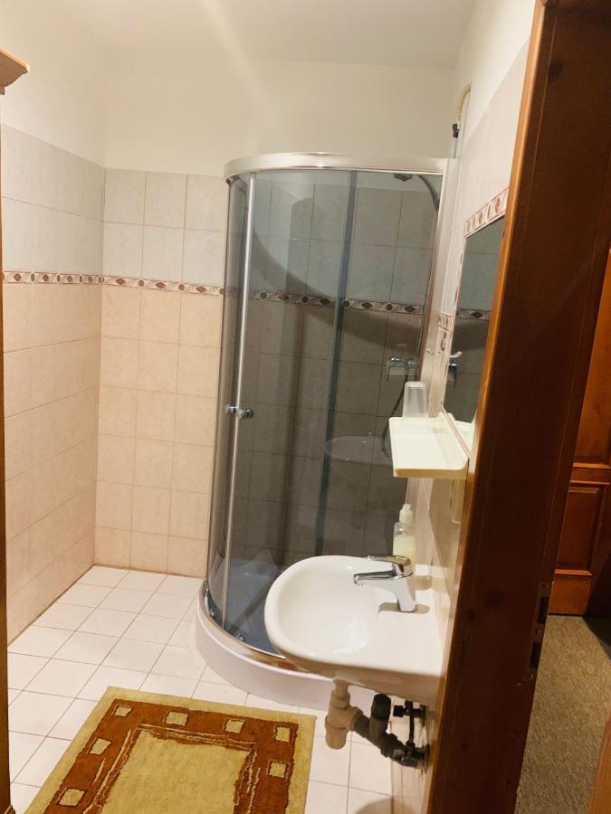 Eder Bed & Breakfast Nesvady Bagian luar foto